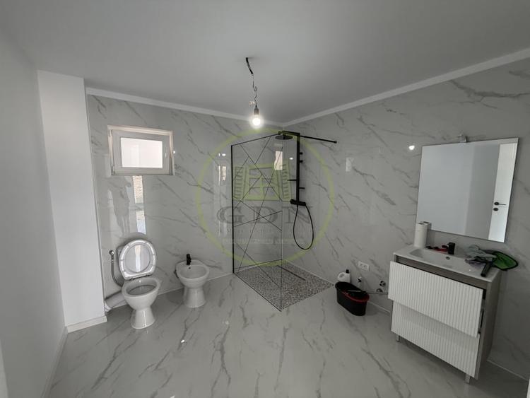 Casă individuală cu 5 camere cu Canalizare în Ișalnița