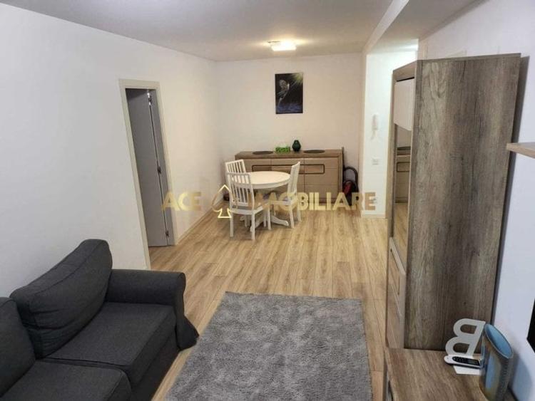 Apartament cu 2 camere decomandat, mobilat în Costin Georgian