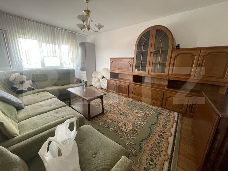 Apartament cu 3 camere decomandat, mobilat în Sud