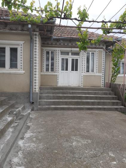 Casă cu 7 camere cu Teren 1700 Mp în Stejaru