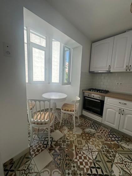 Apartament cu 3 camere decomandat, mobilat în Cișmigiu