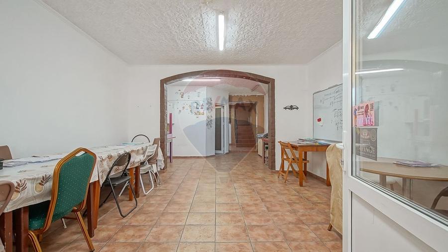 Oportunitate: Casă 6 camere (3 camere spațiu comercial+etaj locuință) - 19