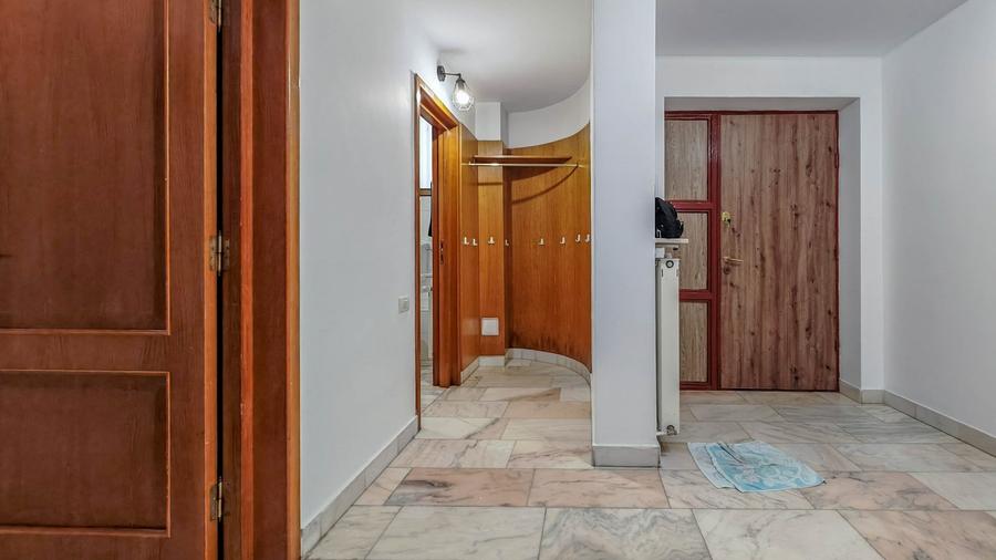 Casă individuală cu 7 camere cu Canalizare în Herăstrău