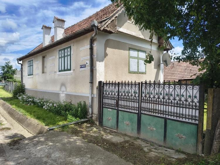 Casă cu 3 camere în Lotrioara