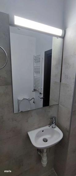 Apartament cu 4 camere semidecomandat în Tei