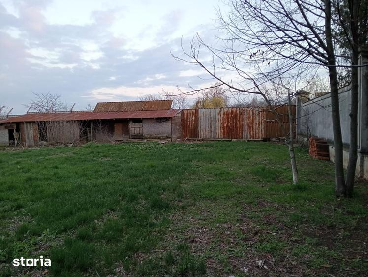 Teren de 2000 mp, în Dămăroaia