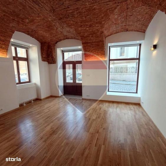 Spațiu comercial, de 42 mp, în P-ța Unirii