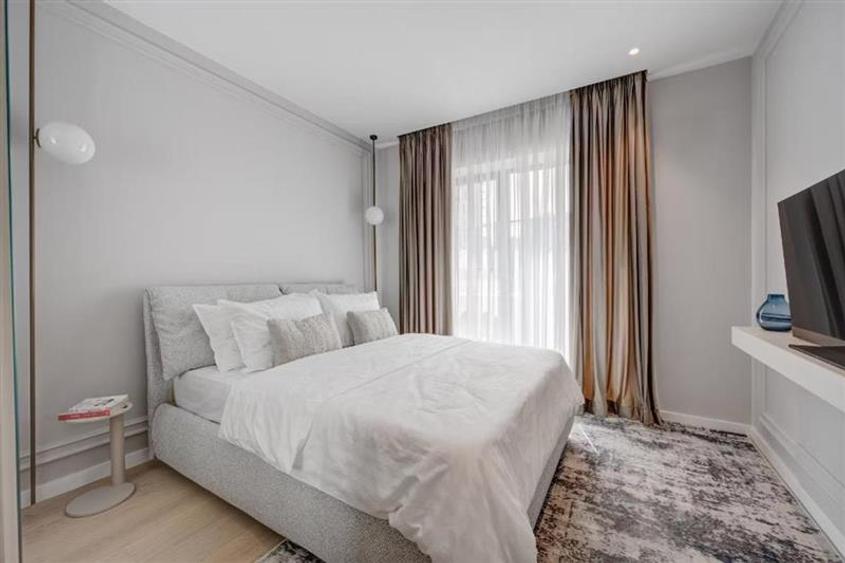 Apartament cu 4 camere decomandat, mobilat în Aviației