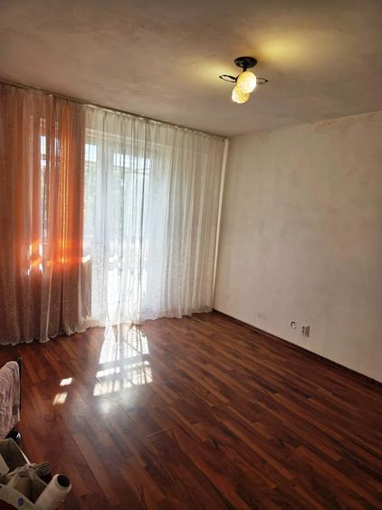Apartament cu 2 camere decomandat în Drumul Taberei