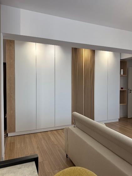 Apartament cu 3 camere semidecomandat, mobilat în Berceni