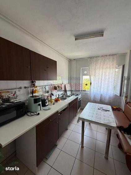 Apartament cu 4 camere în Berceni