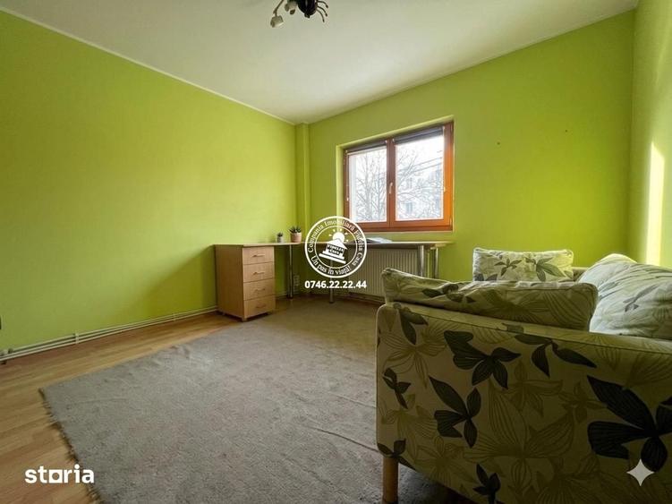 Apartament cu 3 camere decomandat în Nicolina