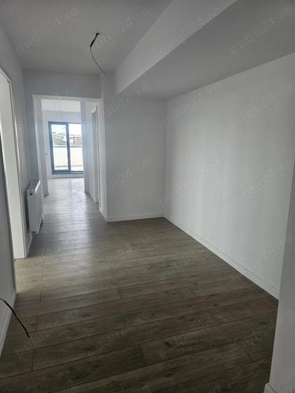 Apartament cu 4 camere decomandat în Dobroești