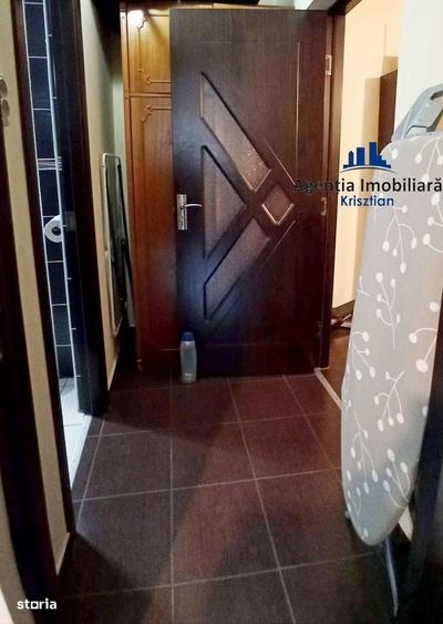Apartament cu 3 camere semidecomandat în Micro 16