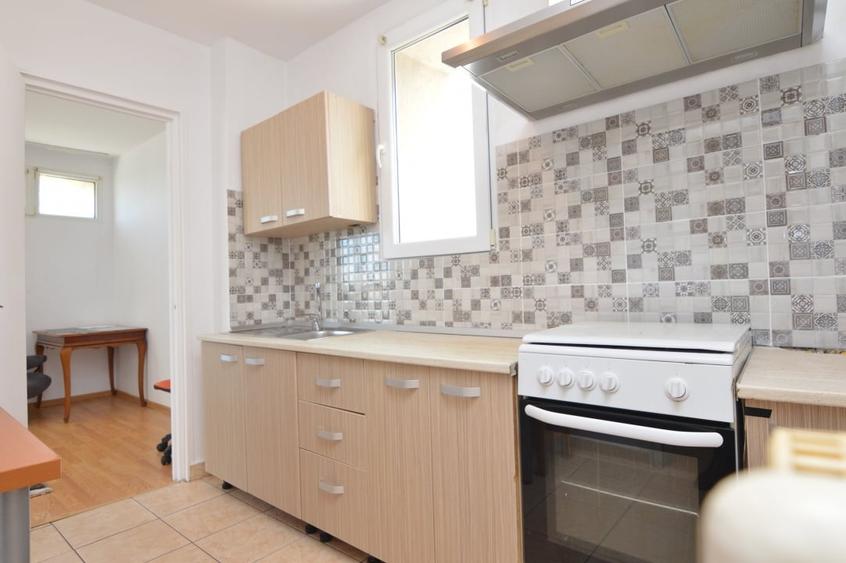 Apartament cu 2 camere decomandat, mobilat în Titan