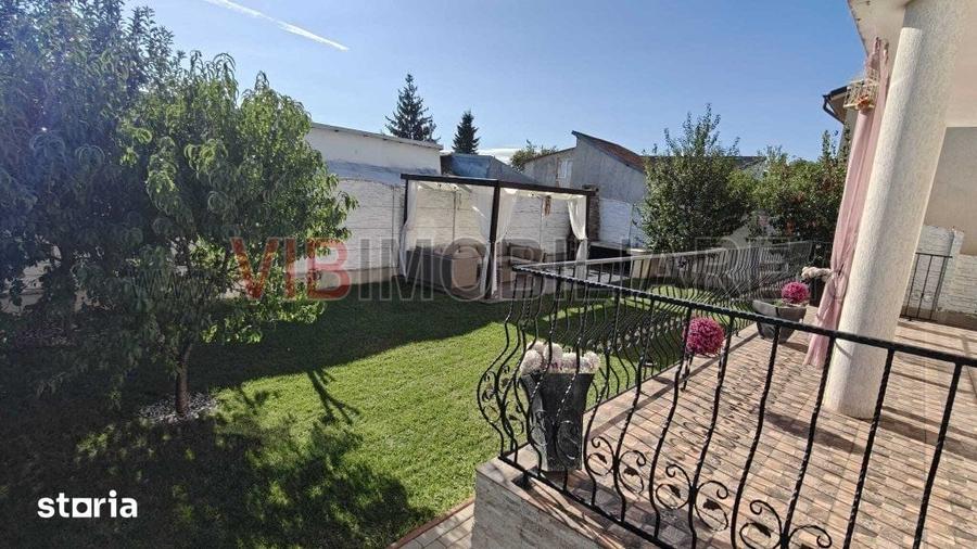 Casă cu 9 camere cu Teren 610 Mp în Ion Creangă