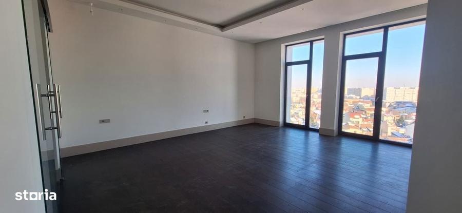 Apartament cu 4 camere în Tei