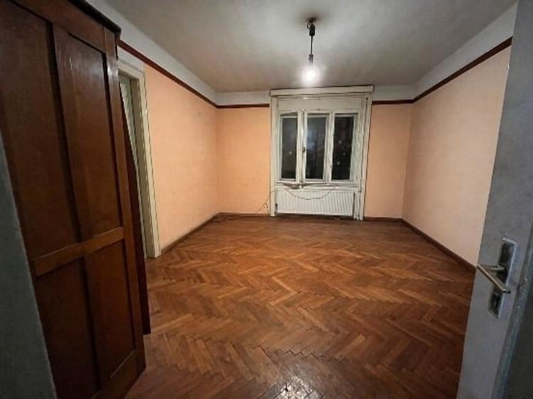 Casă cu 5 camere cu Teren 1142 Mp în Dorobanților
