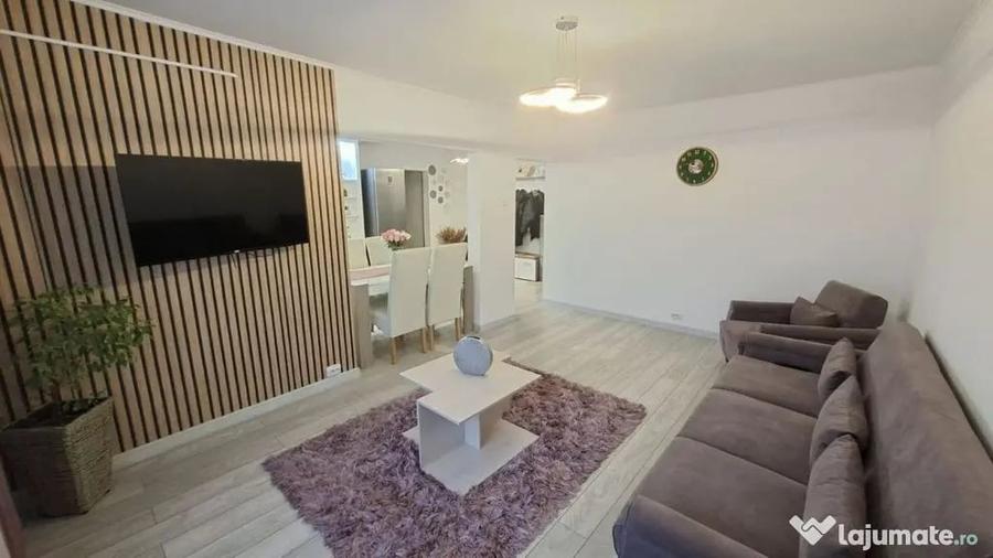 Apartament cu 3 camere decomandat în Eremia