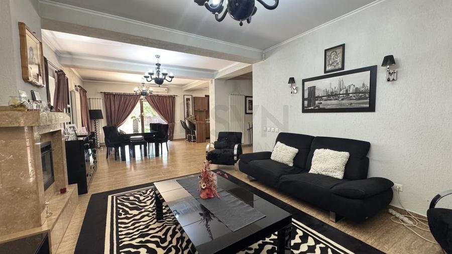 Casă individuală cu 5 camere cu Teren 700 Mp în Central
