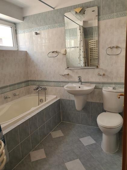 Penthouse cu 3 camere decomandat, mobilat în Domenii