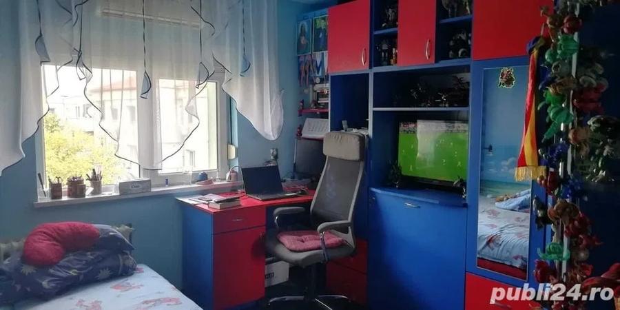 Apartament cu 2 camere decomandat în Girocului