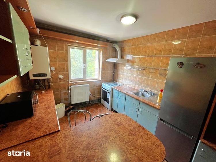 Apartament cu 3 camere semidecomandat în Brazda lui Novac