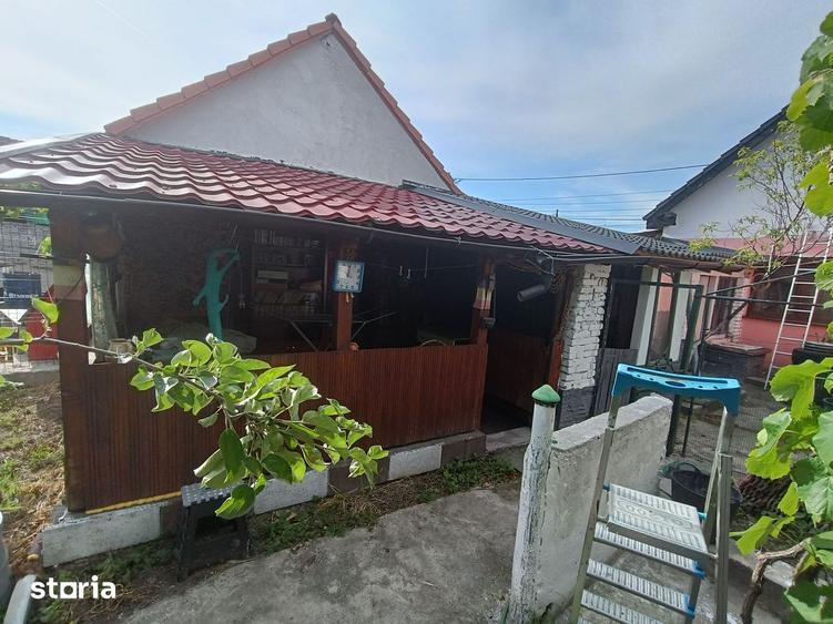 Casă cu 4 camere cu Teren 701 Mp în Central