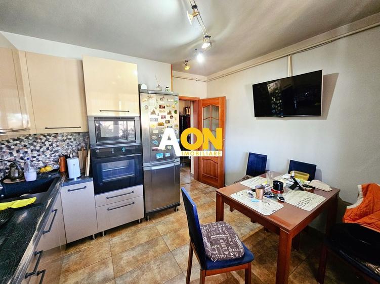 Apartament cu 3 camere decomandat, mobilat în Cetate