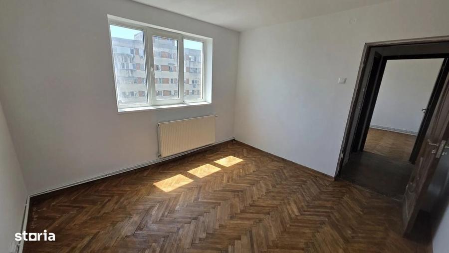 Apartament cu 3 camere decomandat în Craiovița Nouă