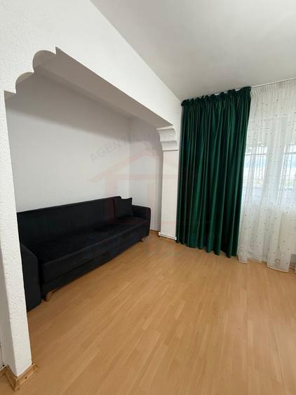 Apartament cu 3 camere decomandat în Micro 20