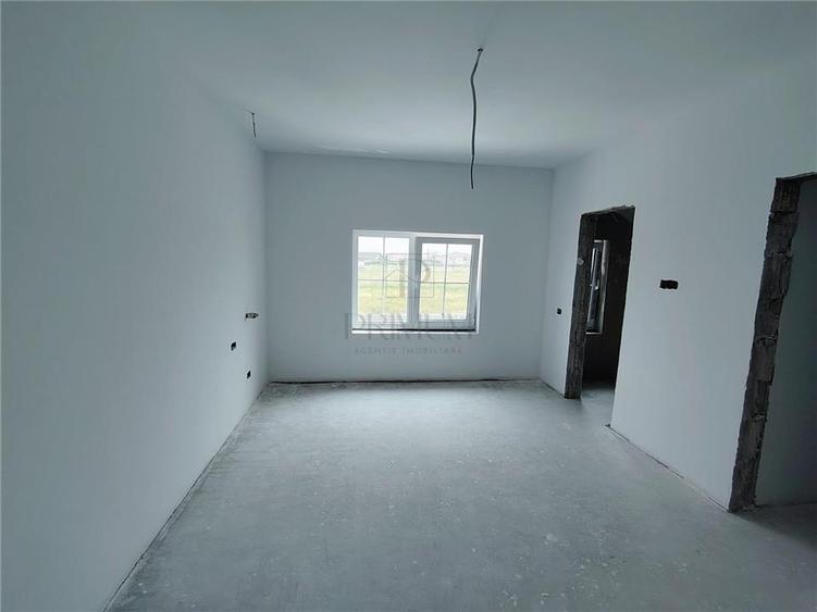 Duplex cu 5 camere cu Canalizare în Moșnița Veche