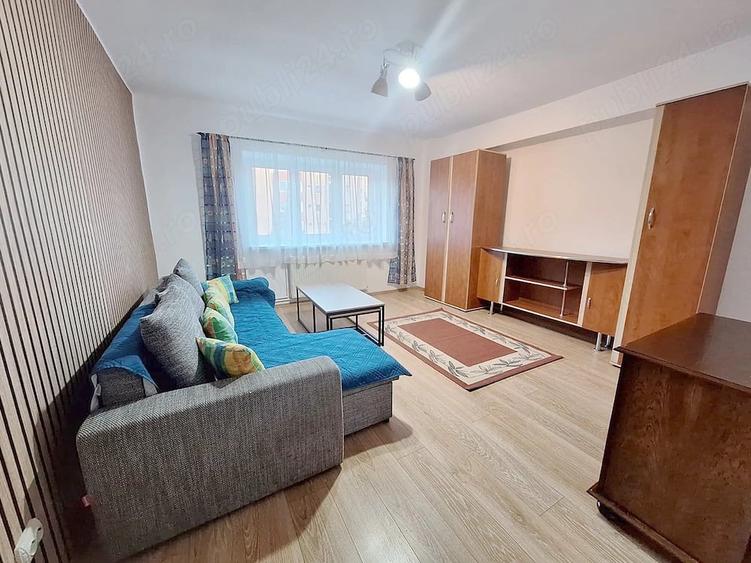 Apartament cu 3 camere decomandat în Sud