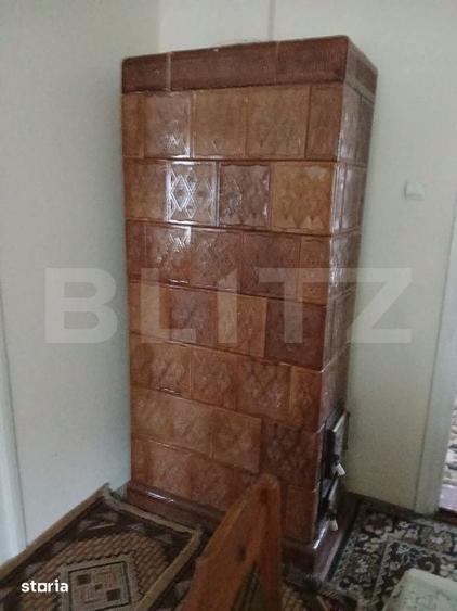 Casă cu 8 camere cu Teren 2584 Mp în Central