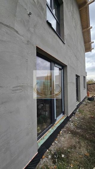 Duplex cu 4 camere cu Canalizare în Sânandrei