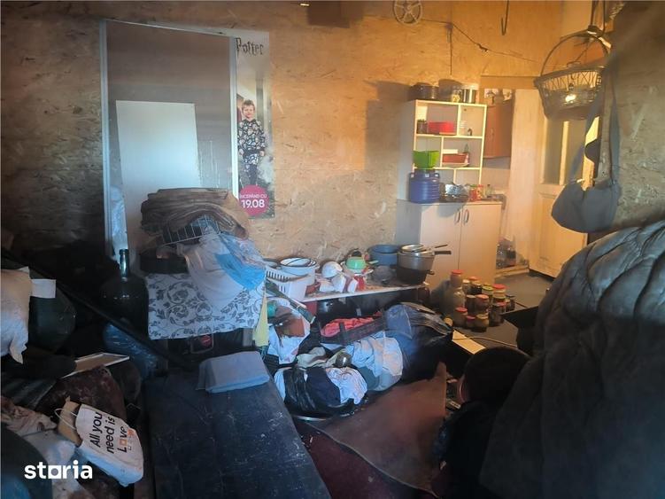 Casă cu 3 camere cu Teren 4300 Mp în Central