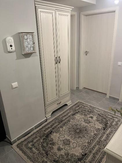 Apartament cu 3 camere decomandat, mobilat în Central