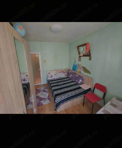 Apartament cu 4 camere decomandat în CET