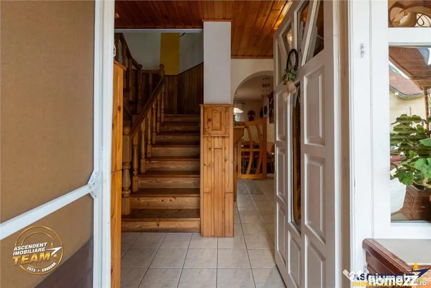 Casă cu 5 camere cu Teren 1336 Mp în Central