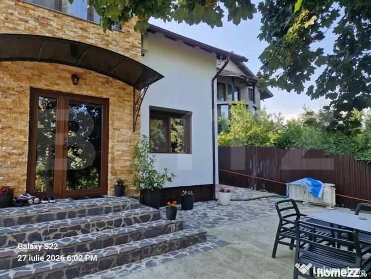 Casă cu 8 camere cu Teren 774 Mp în Central