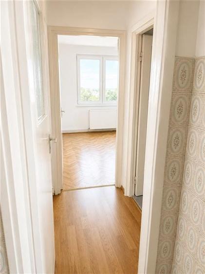 Apartament cu 3 camere decomandat în Calea București