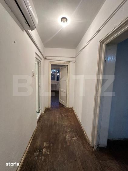 Apartament cu 3 camere semidecomandat în Rovine