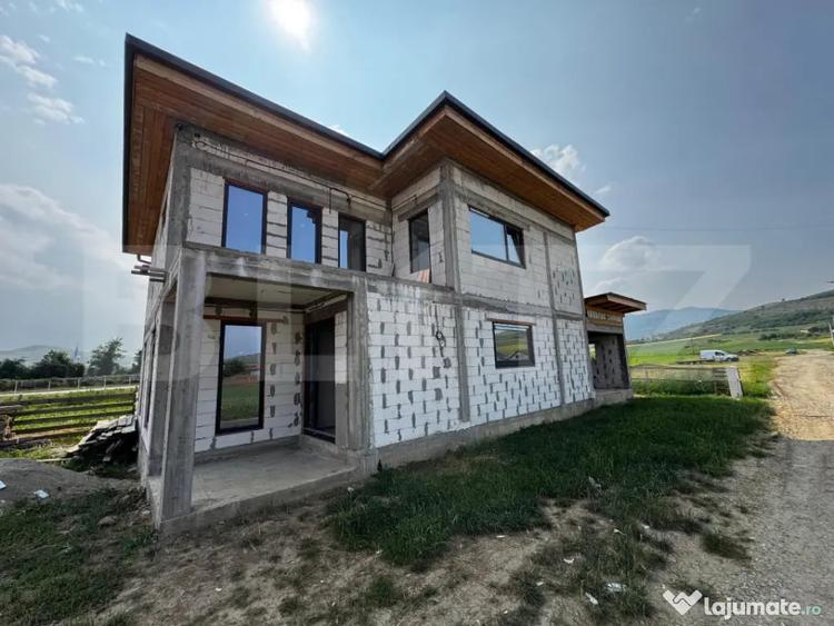 Casă cu 5 camere cu Teren 600 Mp în Ighiu