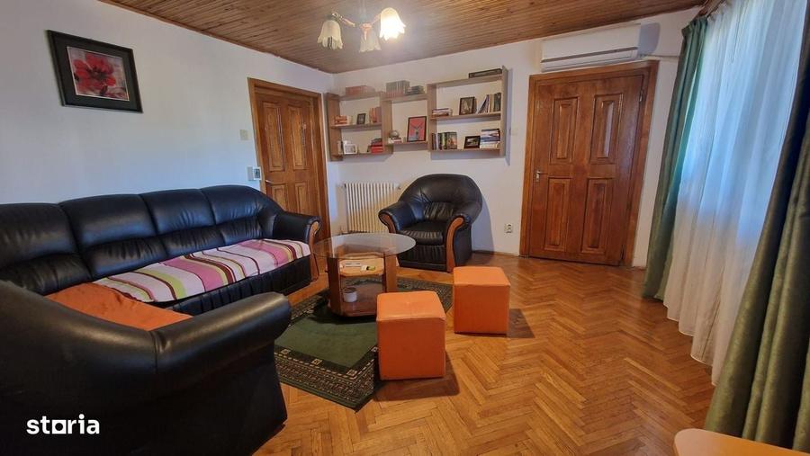 Casă cu 4 camere în Central