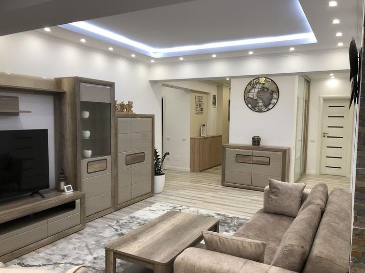 Apartament cu 4 camere decomandat, mobilat în Nord