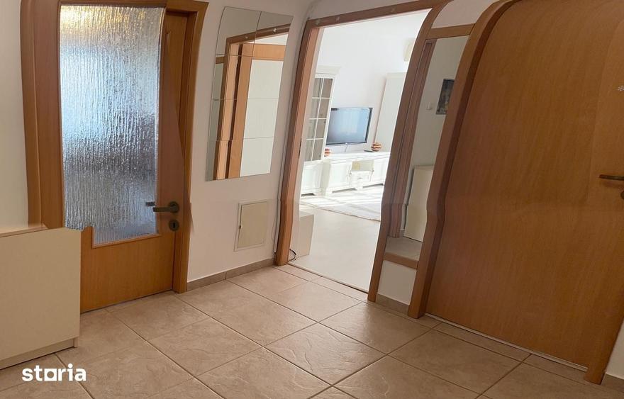 Apartament cu 4 camere în Apărătorii Patriei