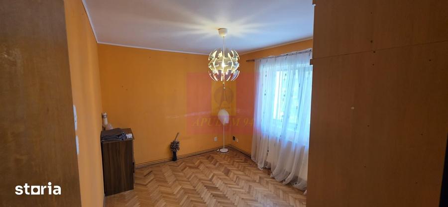 Apartament cu 2 camere decomandat în Poiana