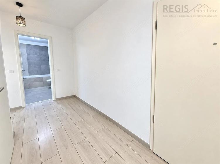 Apartament cu 3 camere decomandat în Tractorul
