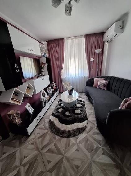 Apartament cu 3 camere semidecomandat în Micro 19