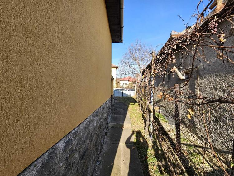Casă cu 3 camere în Central